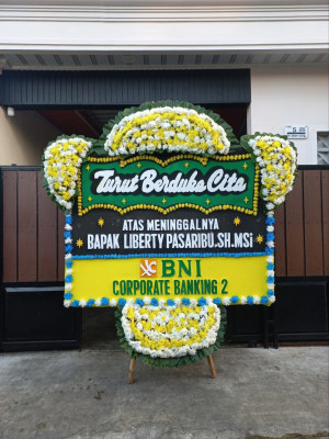 Papan Bunga Duka di Tanah Patah