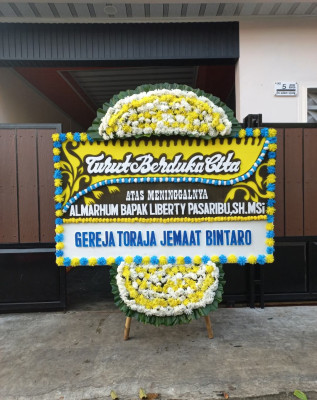 Papan Bunga Duka di Tanah Patah