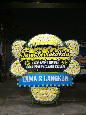 Papan Bunga Duka di Tanah Patah