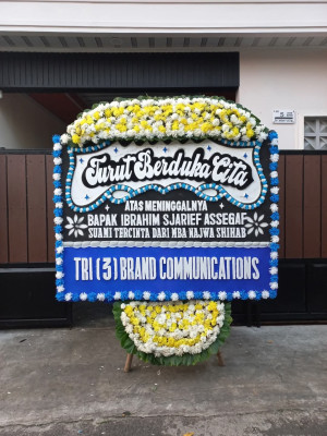 Papan Bunga Duka di Tanah Patah
